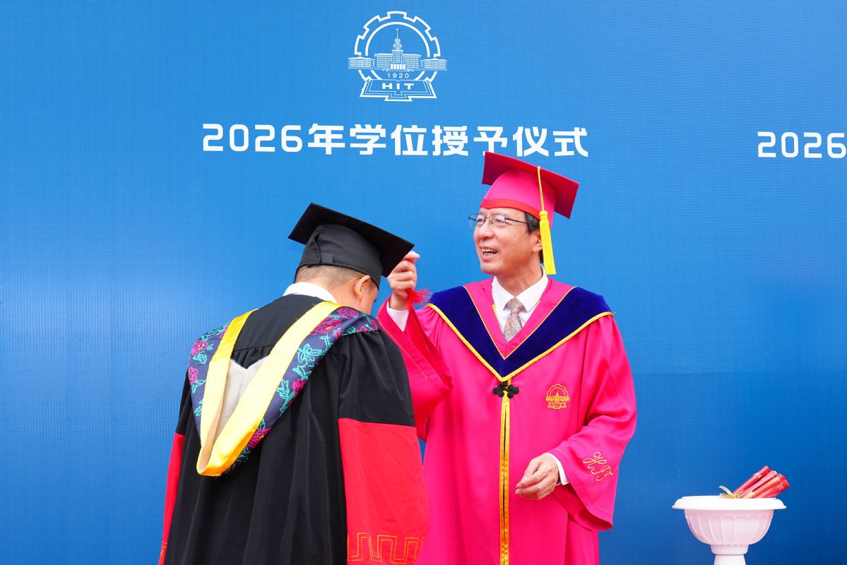 4702名硕士毕业生