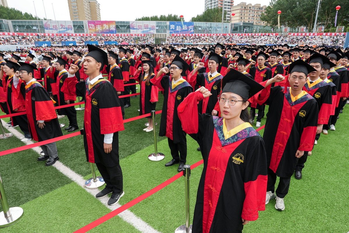 圣彼得堡国立大学副校长谢尔盖·米库舍
