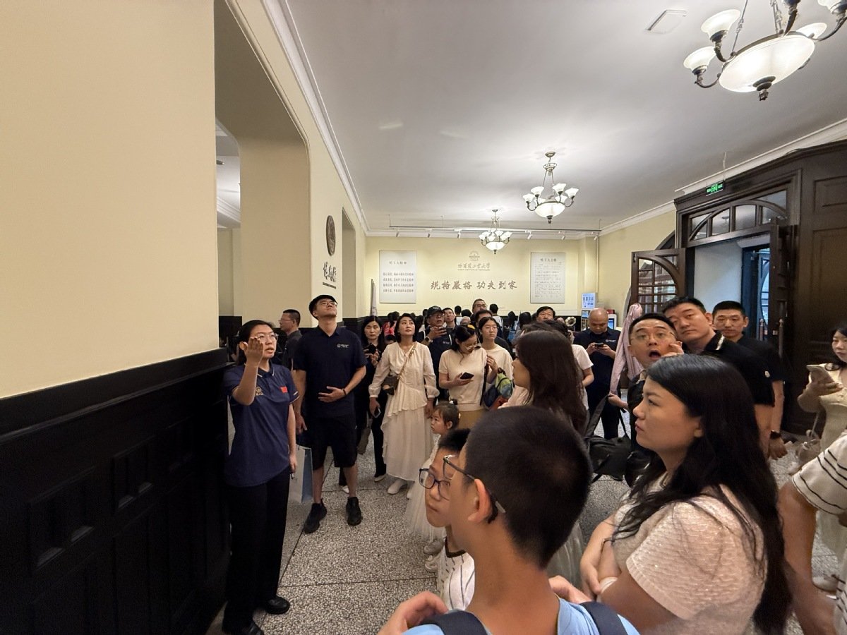 走出了一条建设中国特色世界一流大学的