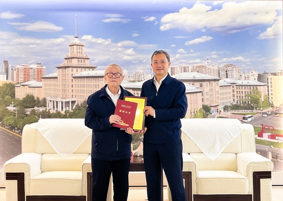 第六届优秀教工李昌奖提名奖获得者徐福
