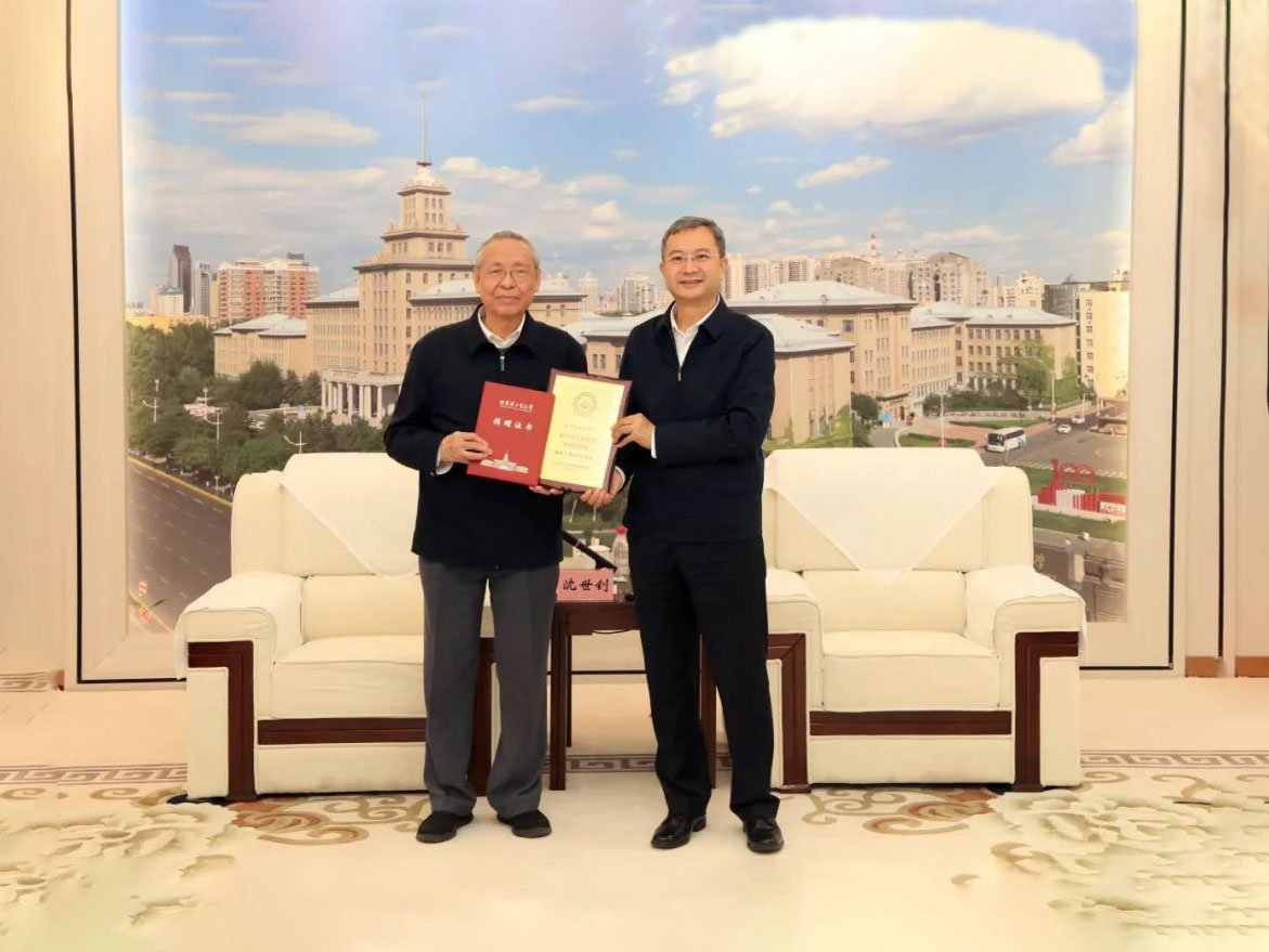 第六届优秀教工李昌奖获得者张泽华